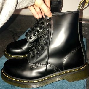 Women’s Black Smooth Size 7 Dr. Martens